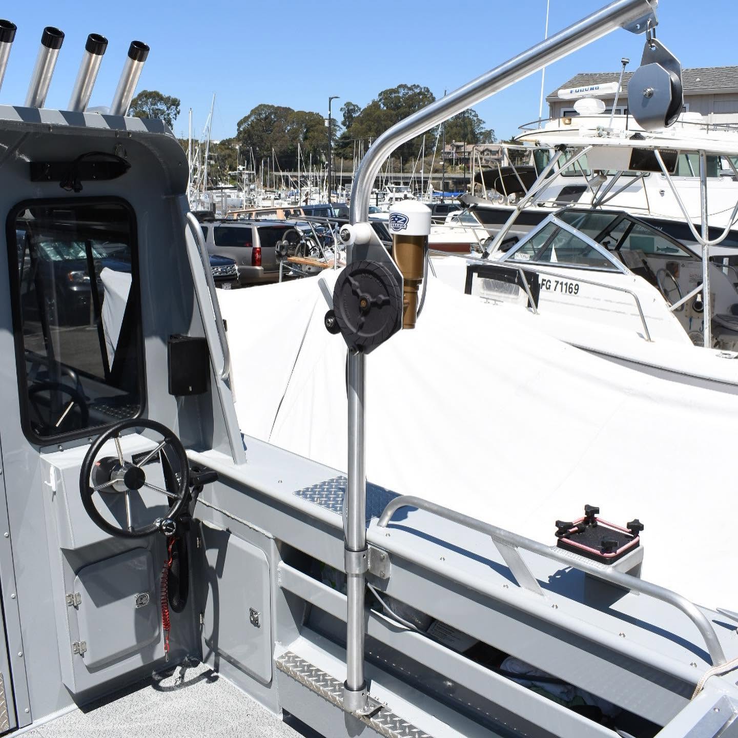Crabby Lift Pot Puller Alternatives: What to Look for Before You Buy